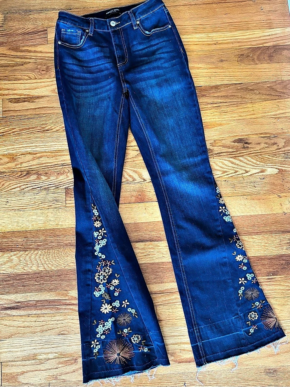 Ashley Mason Embroidered Flare Jeans 7/28 Dark Wash Boho Y2K